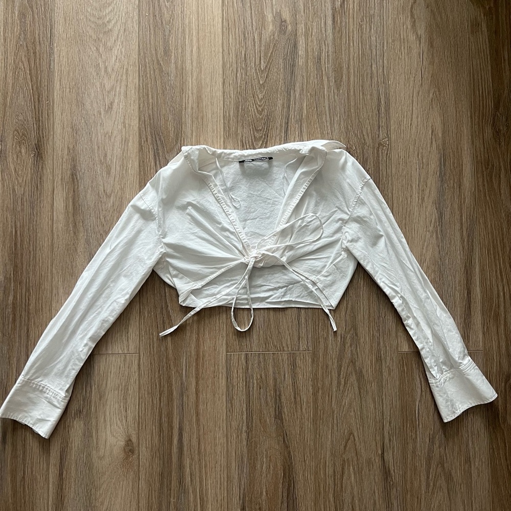 Collared white crop top long sleeve